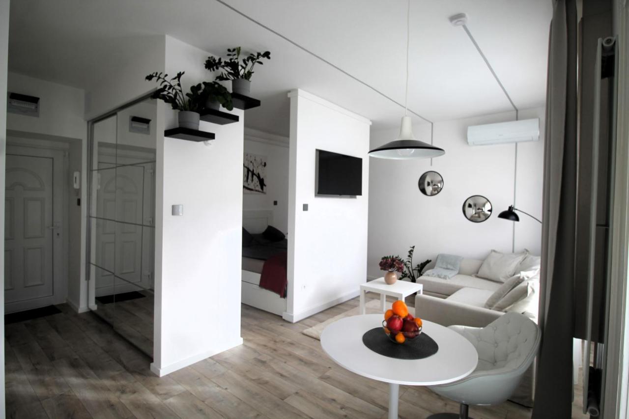 Modern Studio A Belvaros Koezepen Parkoloval- Kata Studioapartman Дьєр Екстер'єр фото
