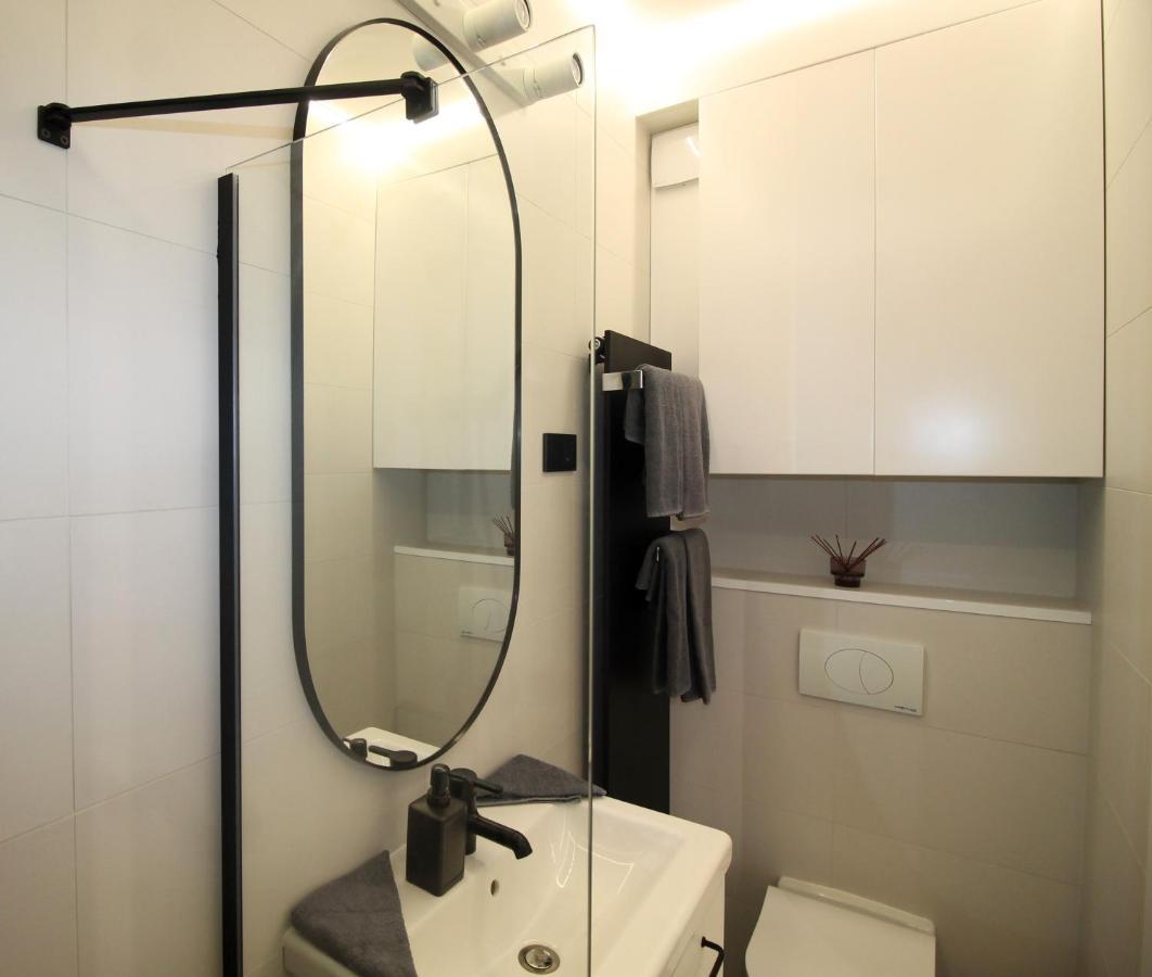 Modern Studio A Belvaros Koezepen Parkoloval- Kata Studioapartman Дьєр Екстер'єр фото