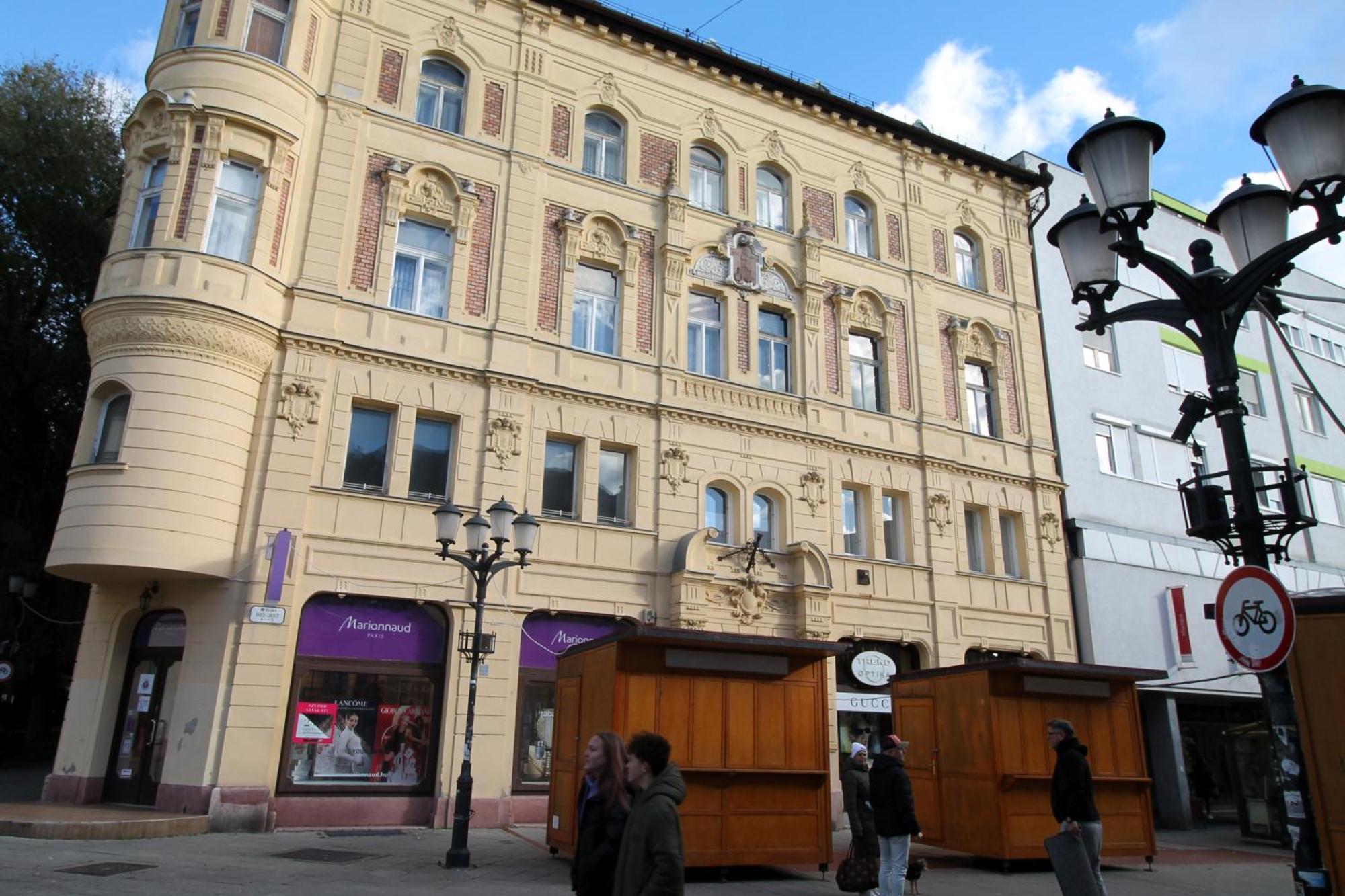 Modern Studio A Belvaros Koezepen Parkoloval- Kata Studioapartman Дьєр Екстер'єр фото