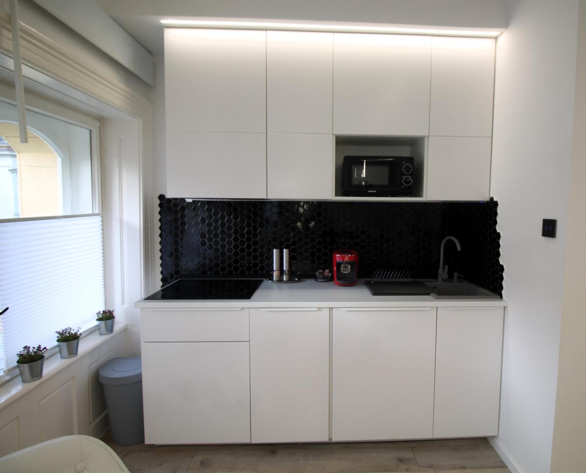 Modern Studio A Belvaros Koezepen Parkoloval- Kata Studioapartman Дьєр Екстер'єр фото